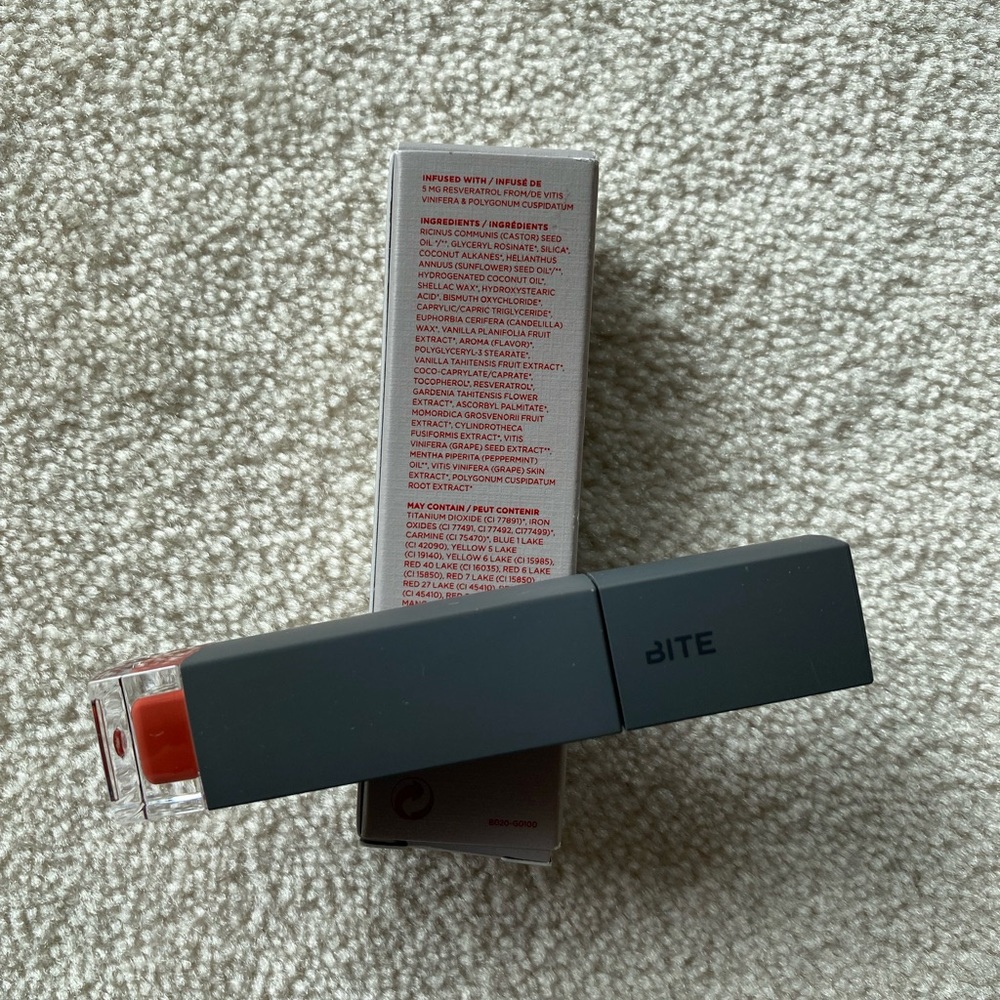 Bite Beauty Amuse a puche Liquified Lipstick.               Shade - PURÉE